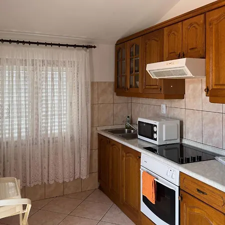 شقة 2 Bedroom Awesome In Okrug Gornji *