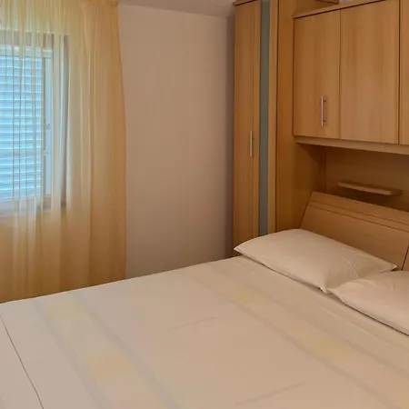 شقة 2 Bedroom Awesome In Okrug Gornji *