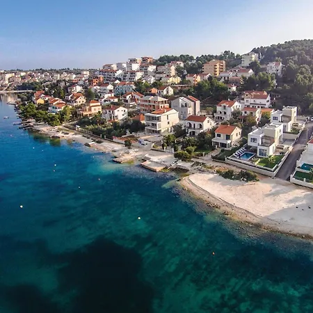 2 Bedroom Lovely In Okrug Gornji Appartement *