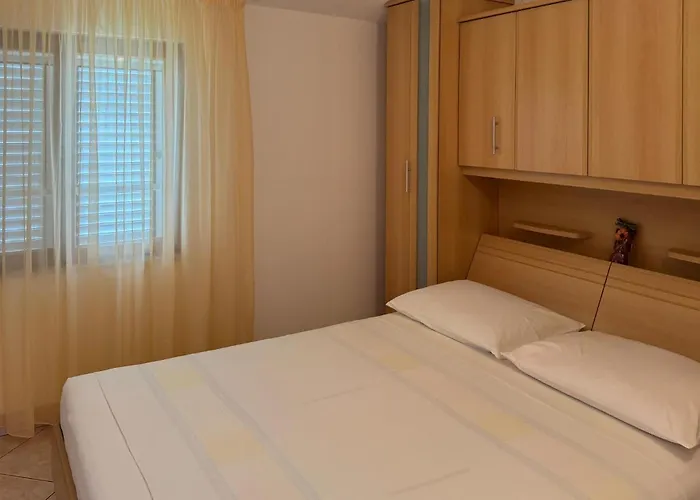 아파트 2 Bedroom Lovely In Okrug Gornji *