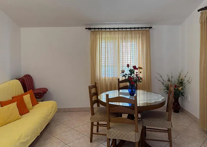 아파트 2 Bedroom Lovely In Okrug Gornji
