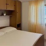 Apartment 2 Bedroom Awesome Apartment In Okrug Gornji