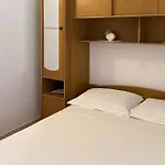 2 Bedroom Awesome Apartment In Okrug Gornji Apartment