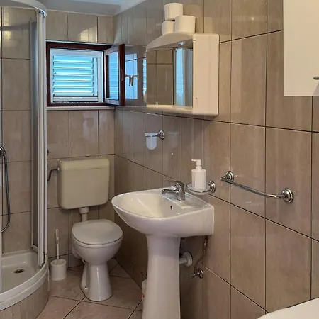 Apartament 2 Bedroom Lovely In Okrug Gornji Trogir